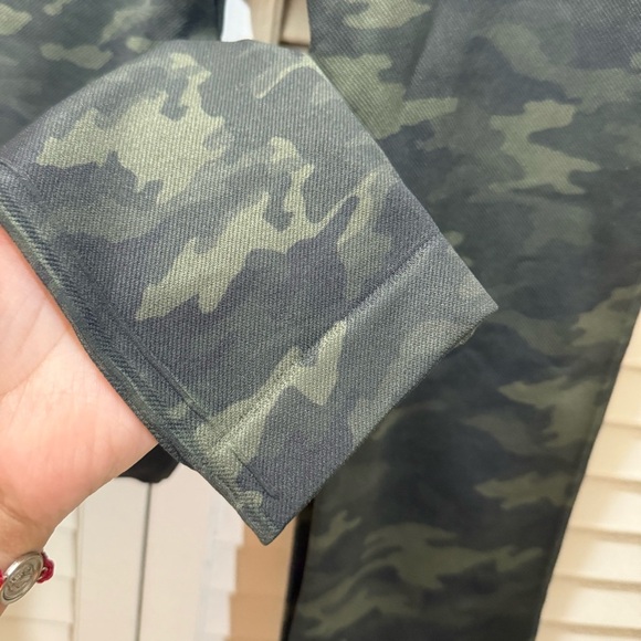 Spanx Look at Me Now Seamless Leggings - FL3515 - Green Camo - Picture 6 of 7